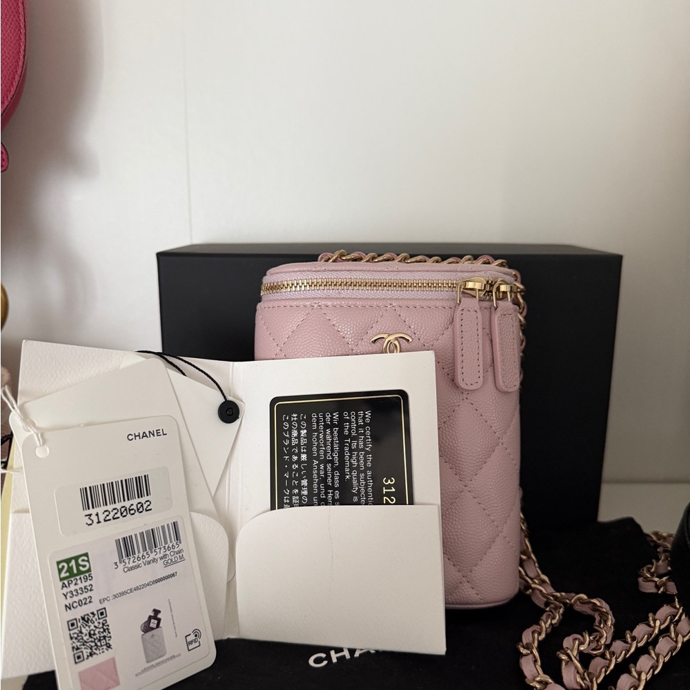 Chanel Vanity - Picture 7 of 7